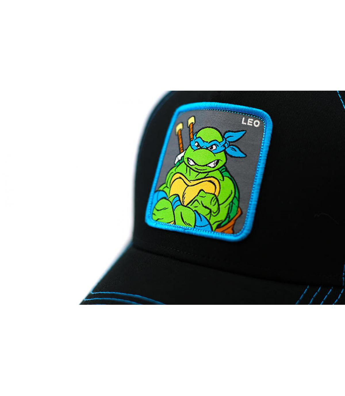 black Leonardo trucker